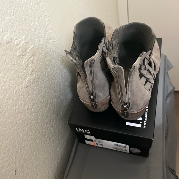 Vince Camuto – Prestetta ~ FOXY TRUE SUEDE - Picture 3 of 6